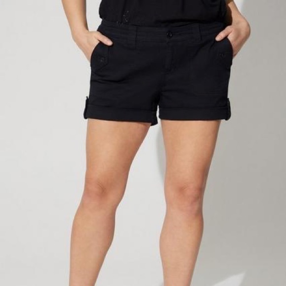 Women’s Torrid 24 Black 3.5 Inch Military Stretch Twill Mid-Rise Short 24R